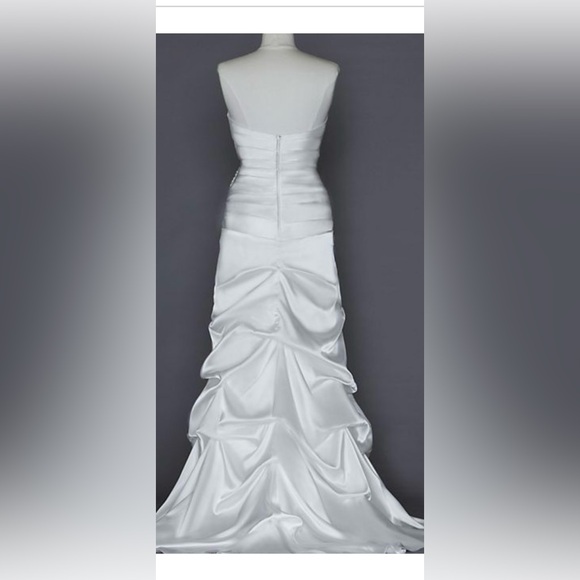 Wedding Dress never worn (runs small) - Picture 2 of 6